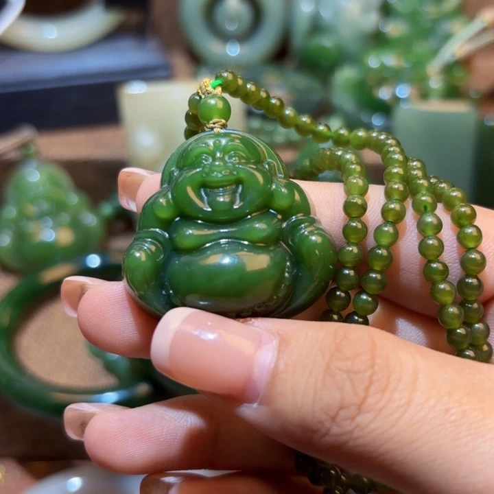 颈饰未镶嵌和田玉（碧玉）