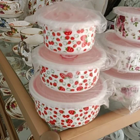 新疆西藏包邮草莓骨质瓷三件套保鲜碗