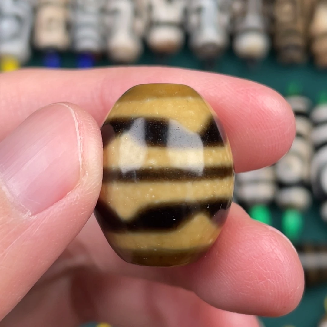 玛瑙/玉髓裸珠21.5 17.8 虎牙达洛