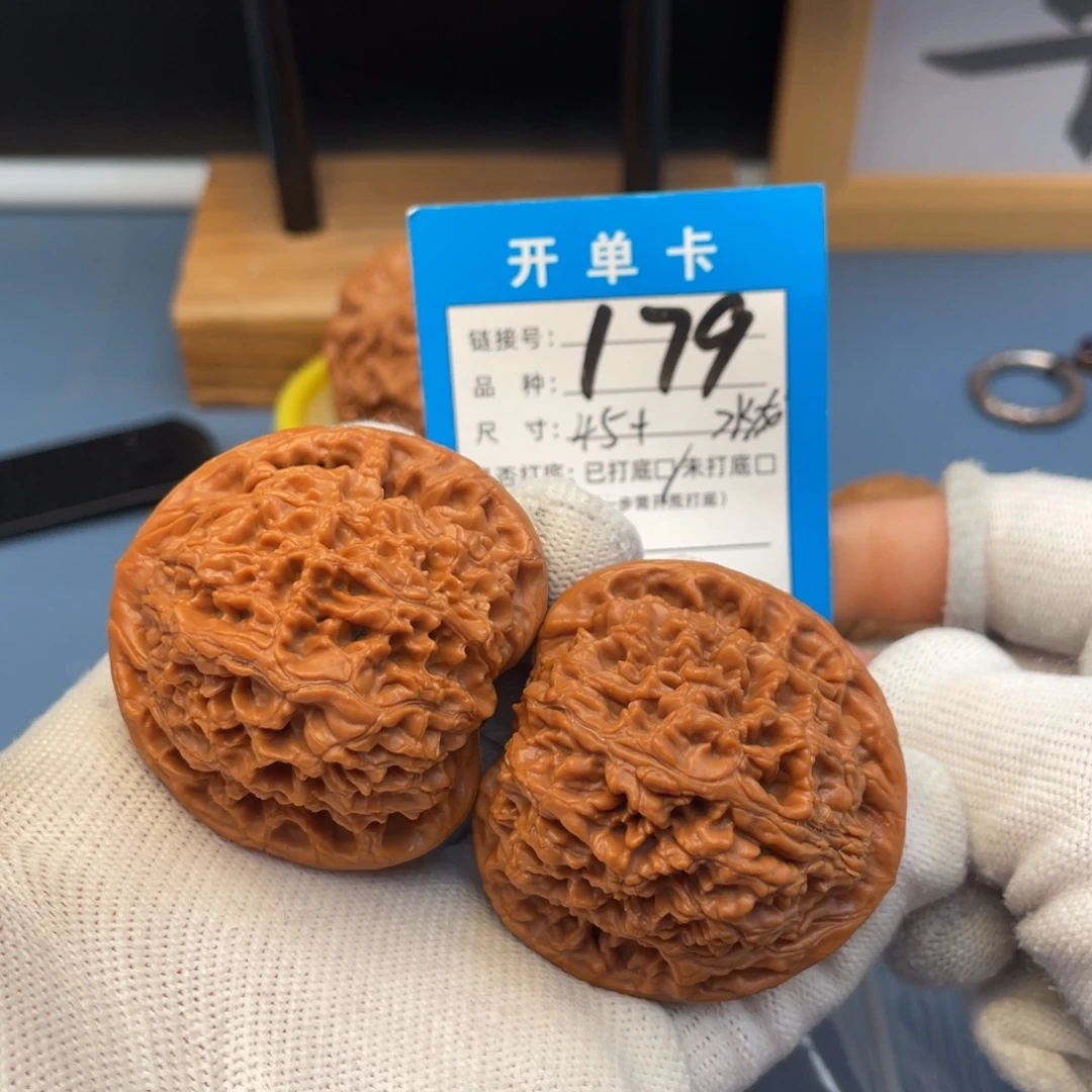 如***谦吊坠桃核文玩核桃