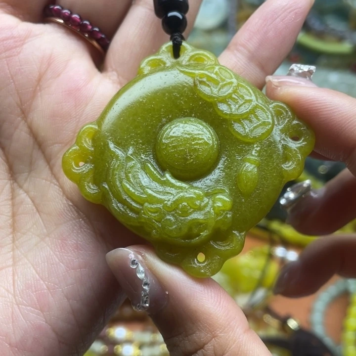 蛇纹石玉未镶嵌吊坠