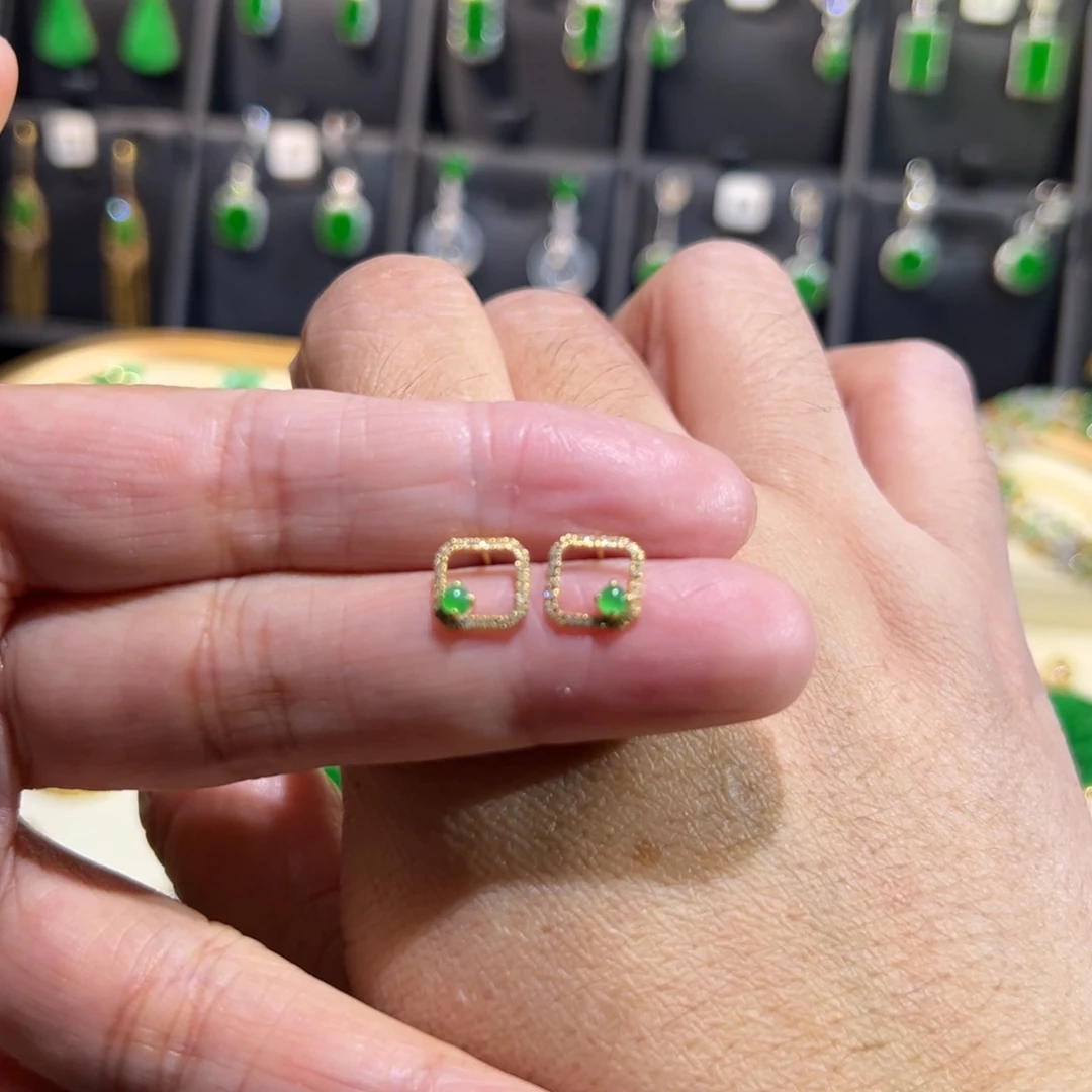 颈饰18K金镶嵌翡翠耳钉