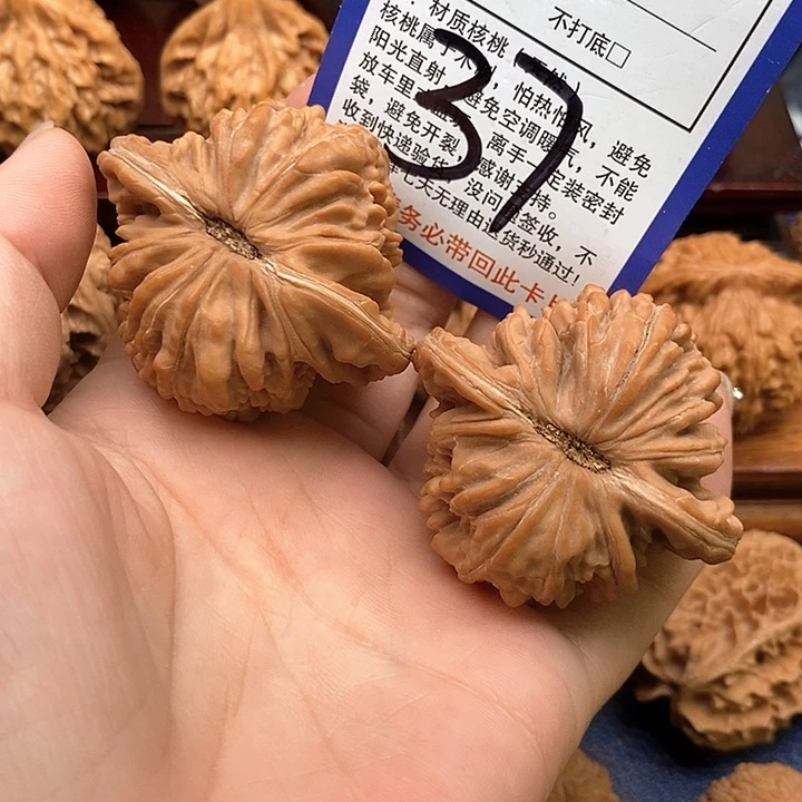 吊坠桃核四座楼狮子头48