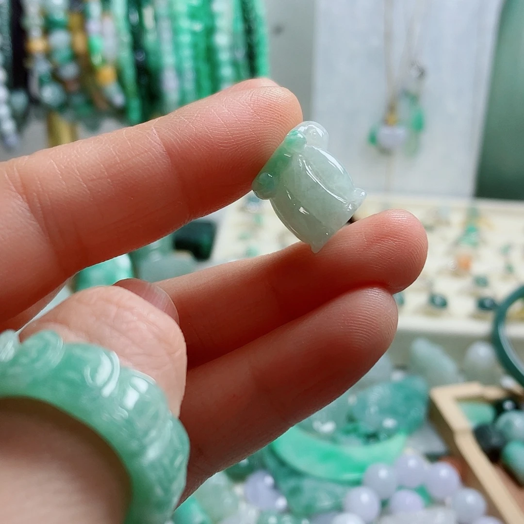 翡翠未镶嵌颈饰32