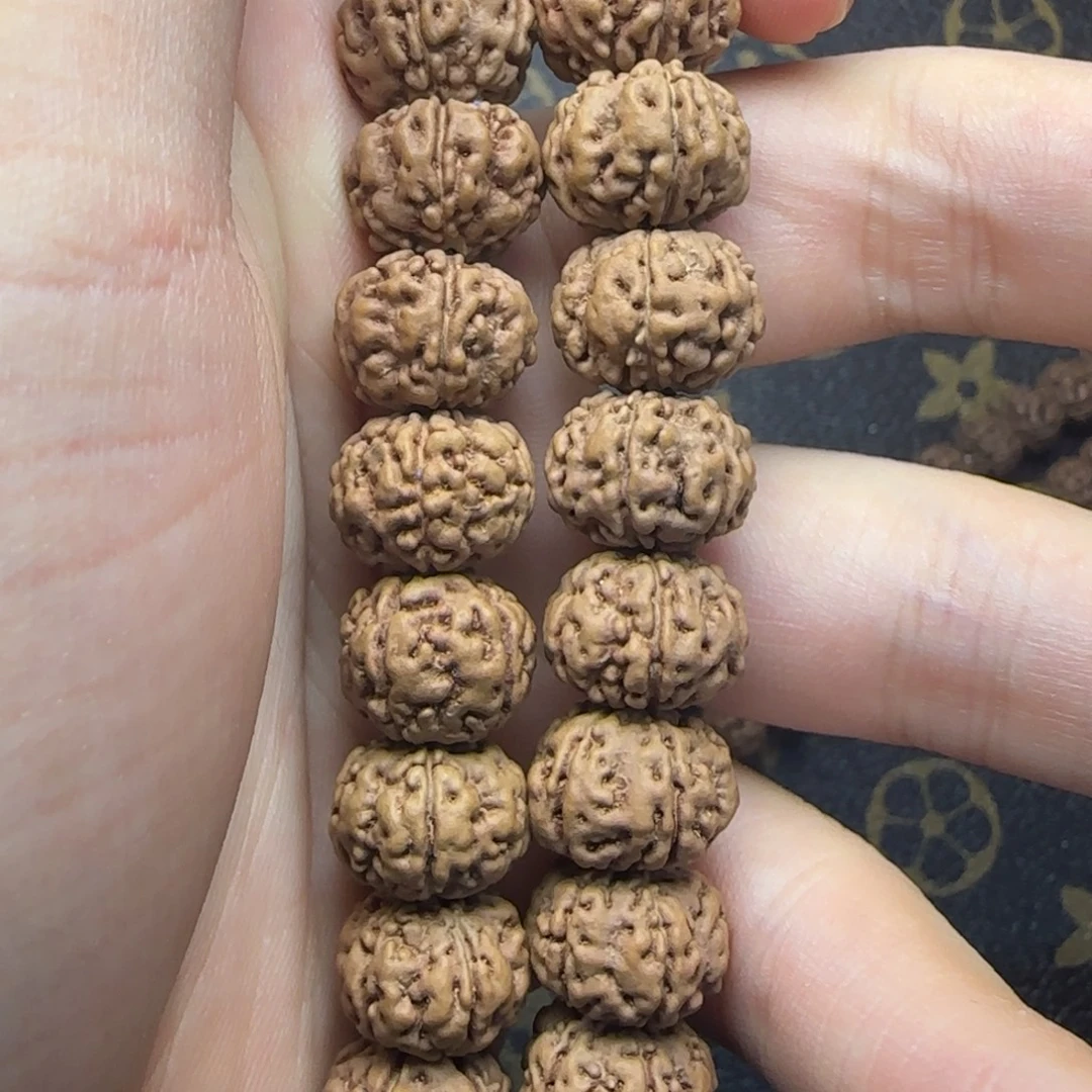 文玩核桃吊坠老树王手持卡12