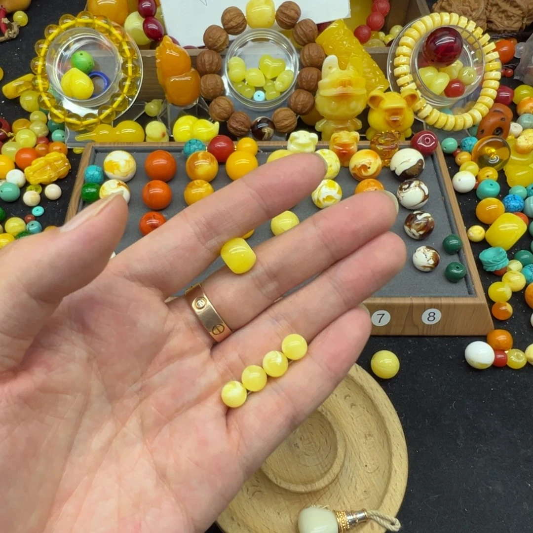 莫***糖琥珀未镶嵌颈饰配饰