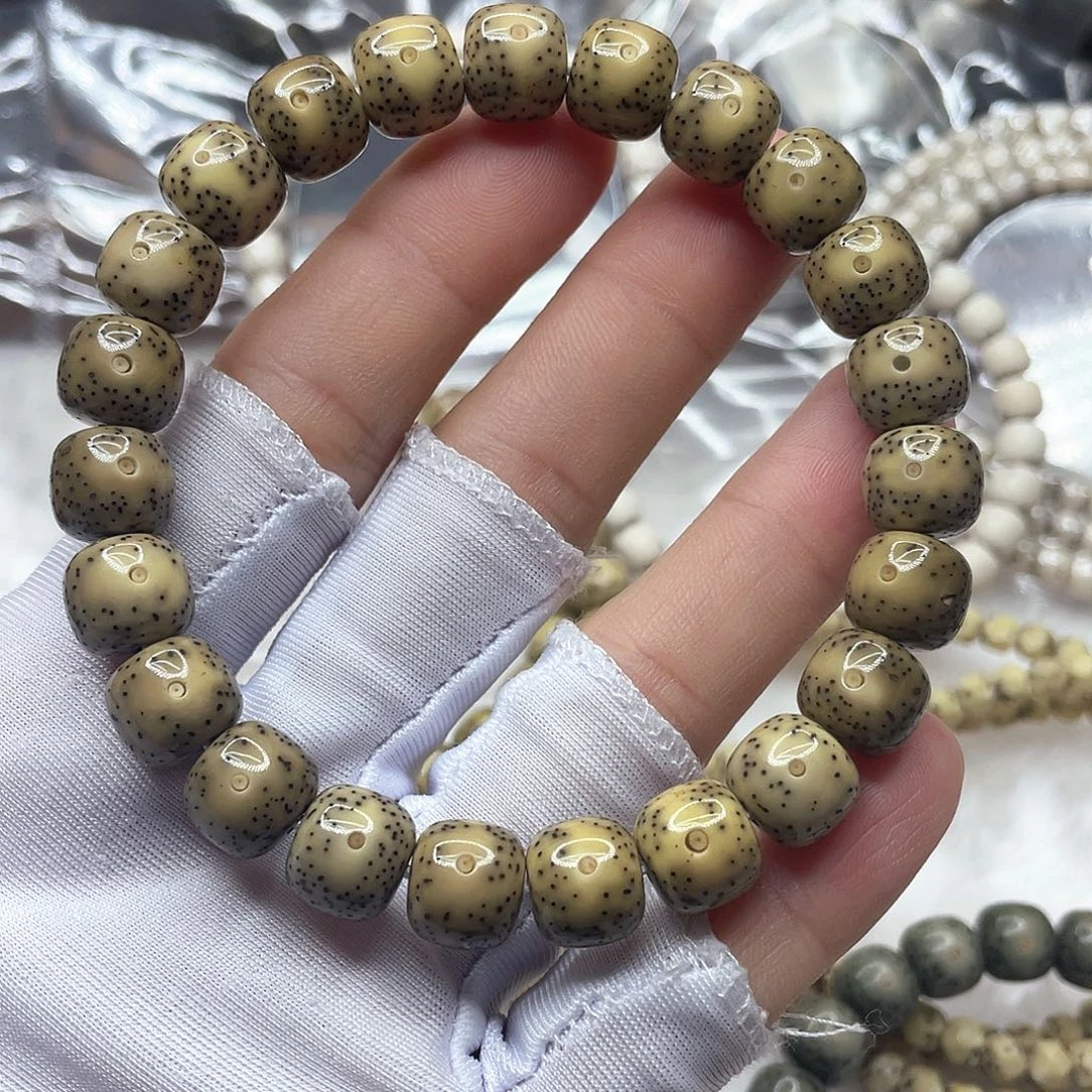 星月菩提吊坠石玉料瓷白绿大眼睛小细星卡10.3