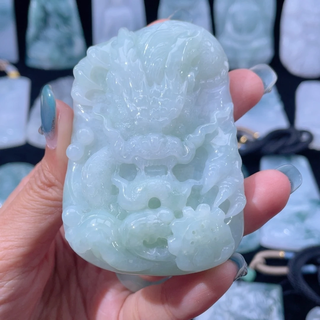 颈饰未镶嵌翡翠龙牌