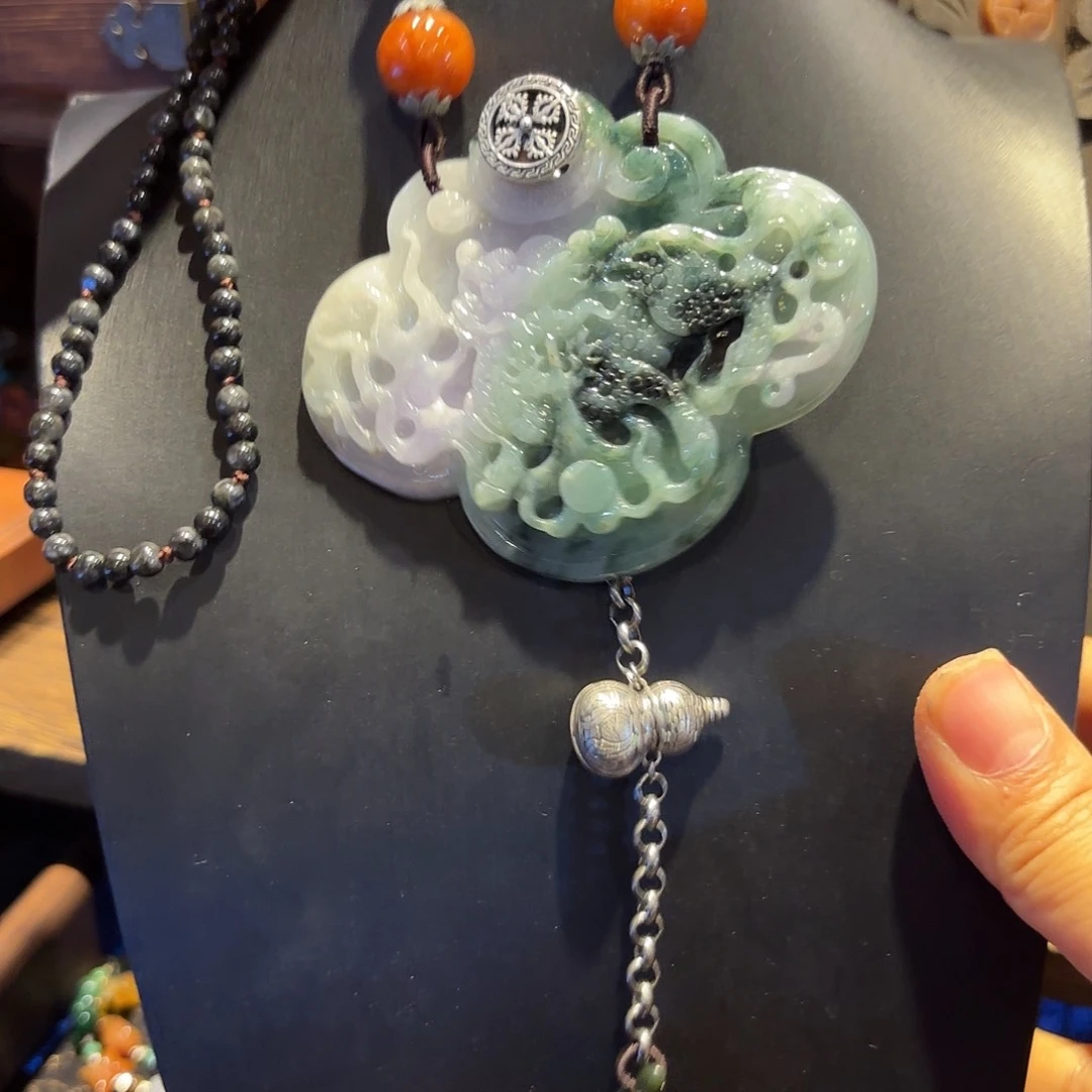 翡翠未镶嵌颈饰，原创