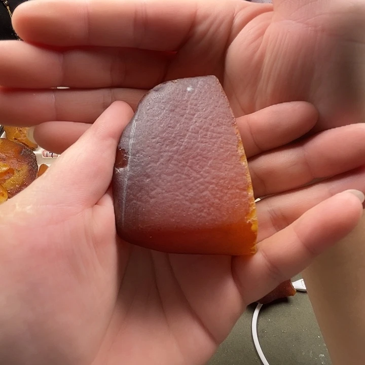 徐***徐定制琥珀未镶嵌纯天然蜜蜡吊坠