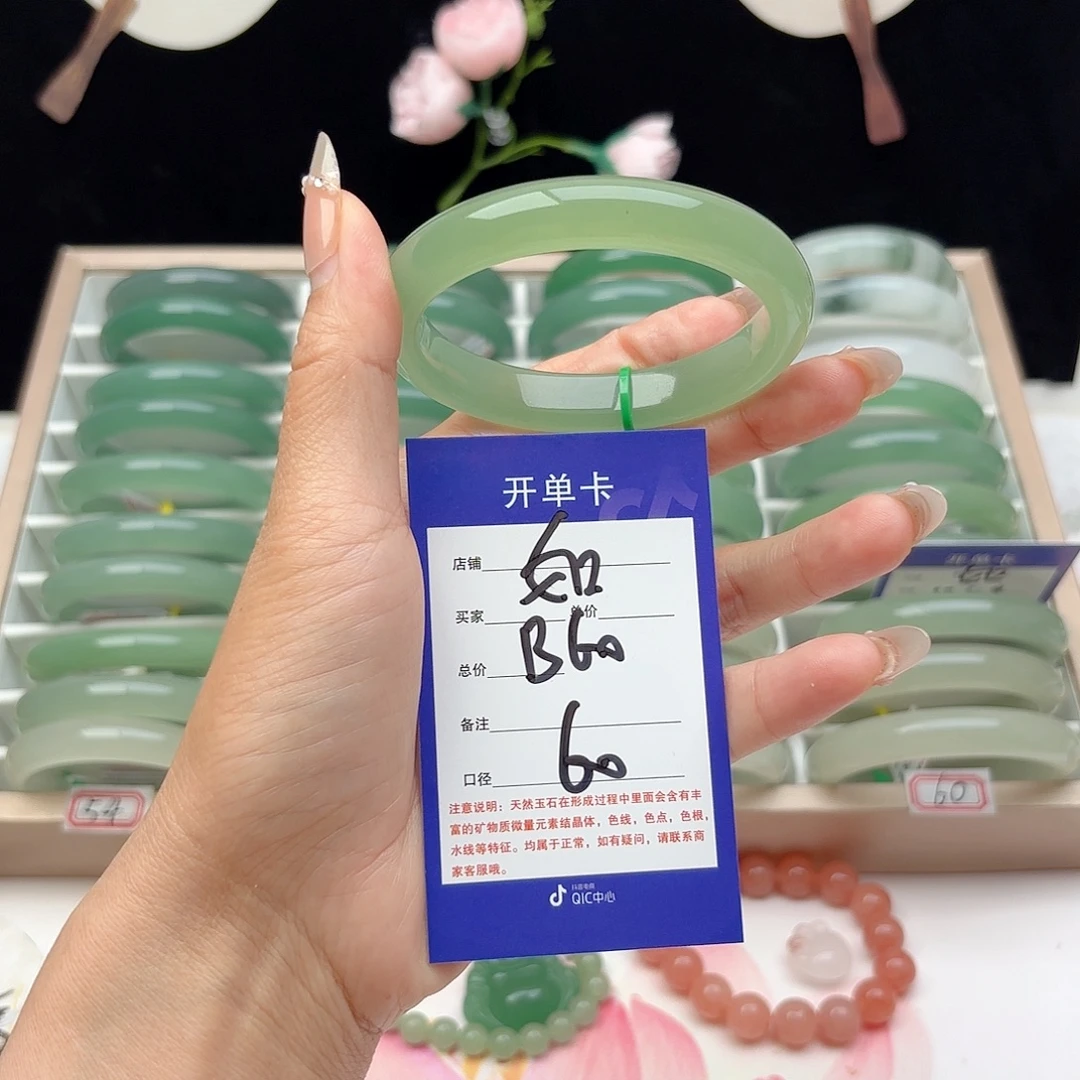 未镶嵌手镯石英质玉