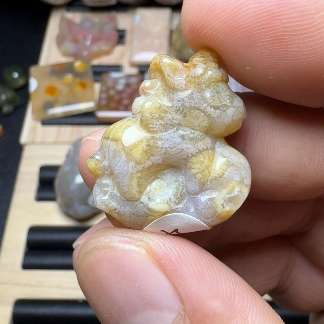 未镶嵌纯天然色有机玉石保真色硅化玉