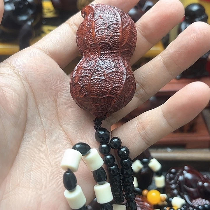 木紫檀红木雕刻花生把件