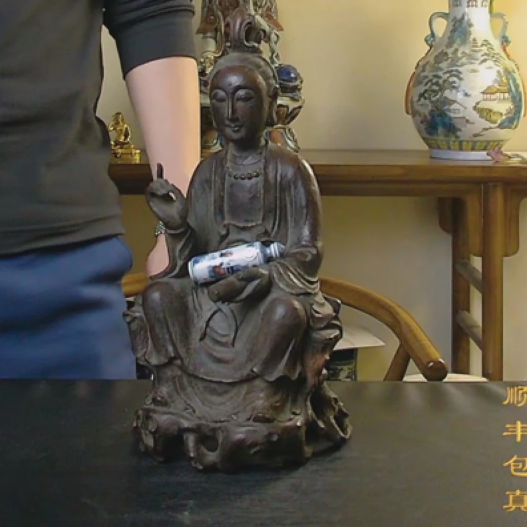 A清中期沉香木雕观音造像