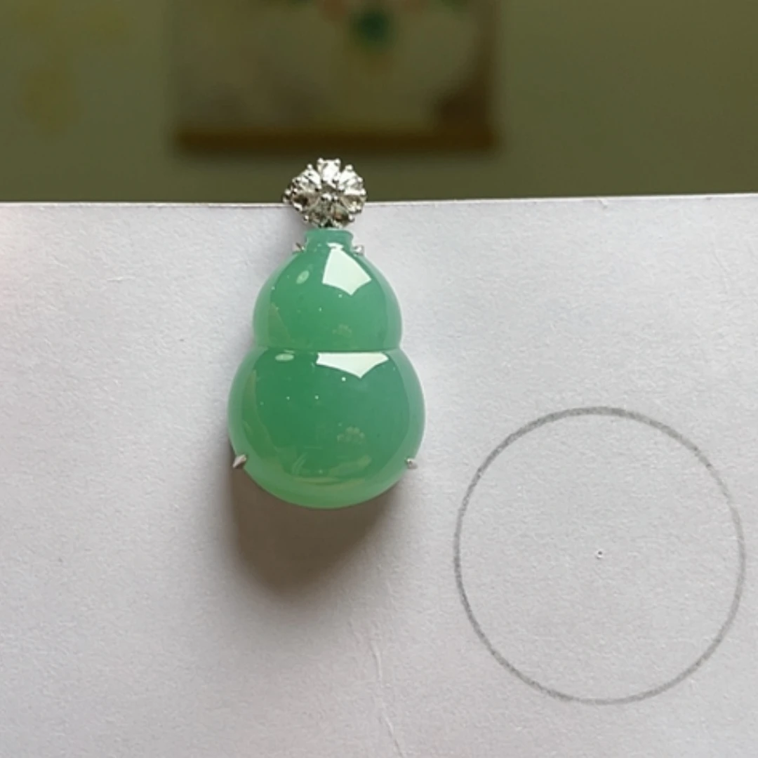 【闪购商品】吊坠(不含链)18K金镶嵌翡翠