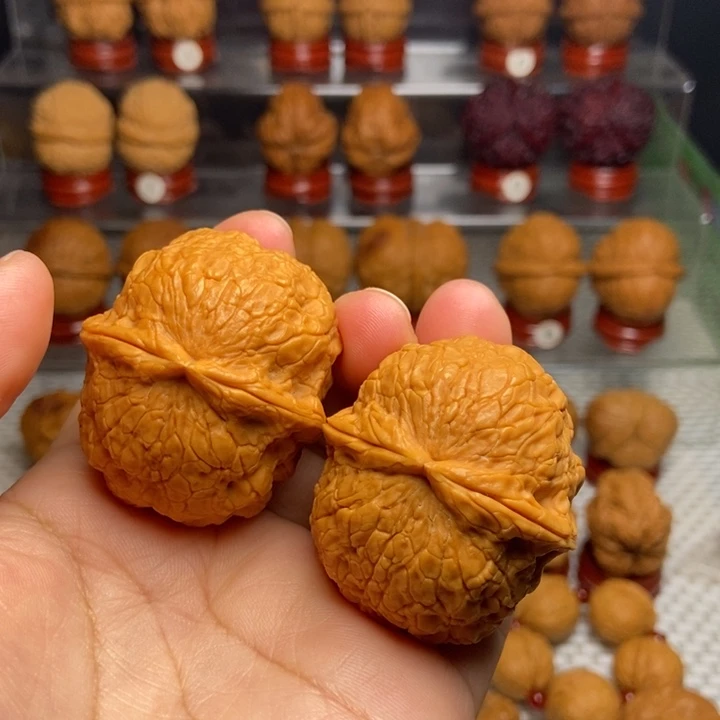 文玩核桃把件金丝绣球46