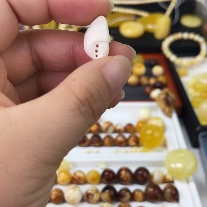 佐***为琥珀颈饰未镶嵌11