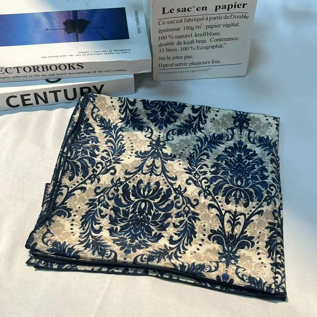 110双绉方巾-遨游蓝园 105cm丝巾