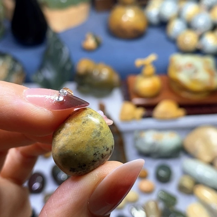 岫岩河磨玉（透闪石质玉）未镶嵌挂件随形珠