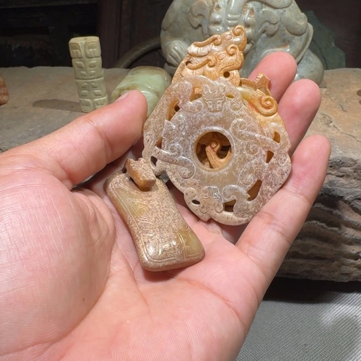 老***张和田玉（糖玉）未镶嵌挂件