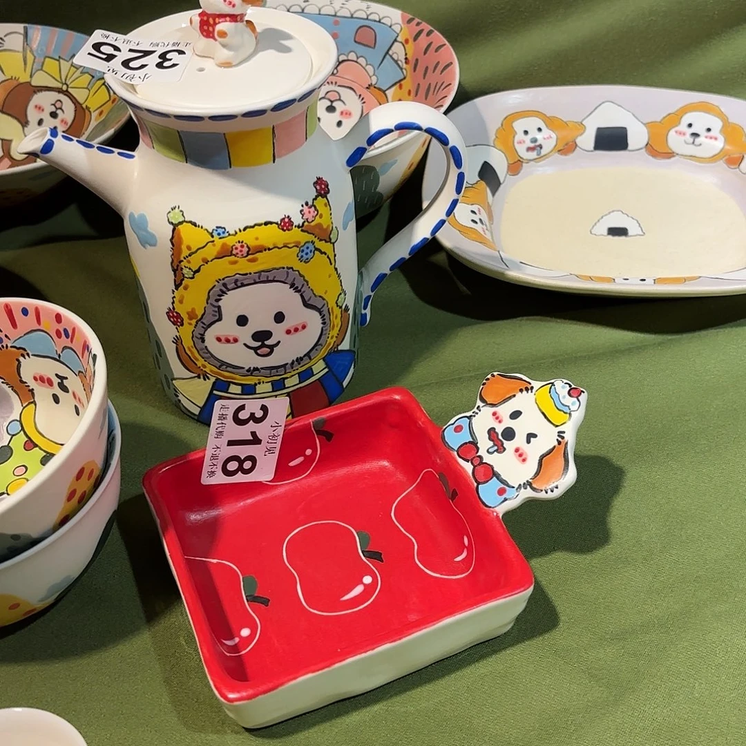 *****凉水壶和红色碟子