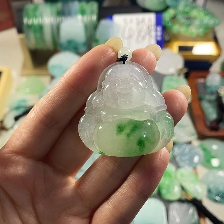 翡翠未镶嵌颈饰佛公
