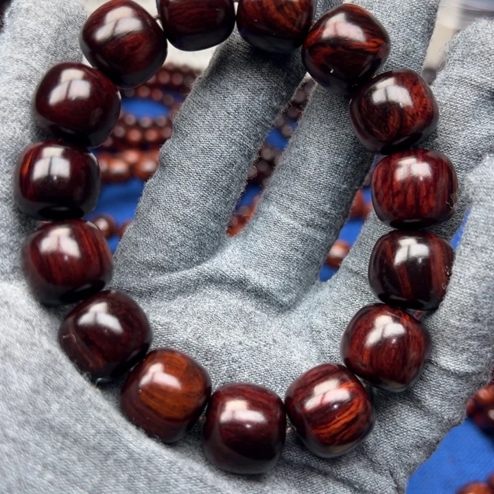 王***华花梨木类红降1516老型黑肉满油单圈（瑕疵）