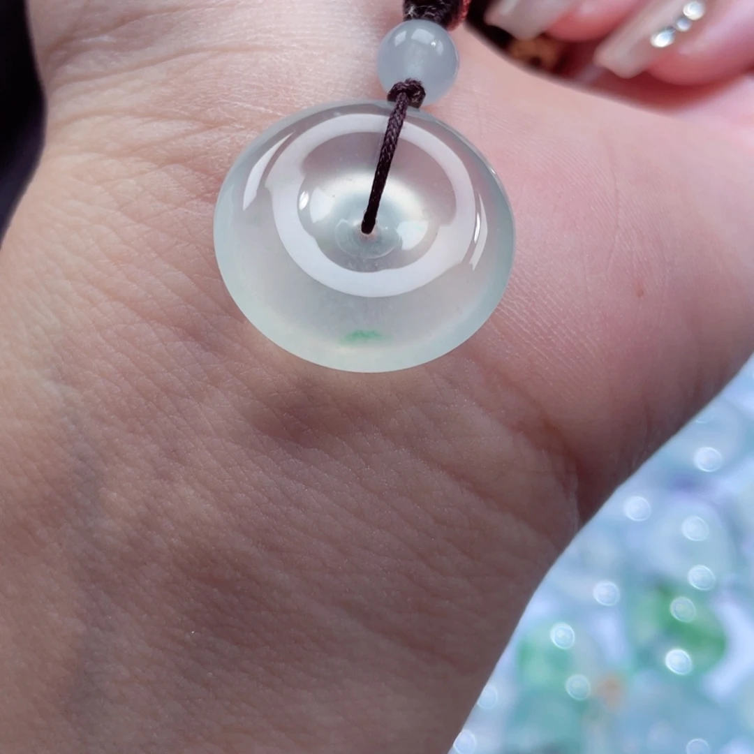 颈饰未镶嵌翡翠平安扣