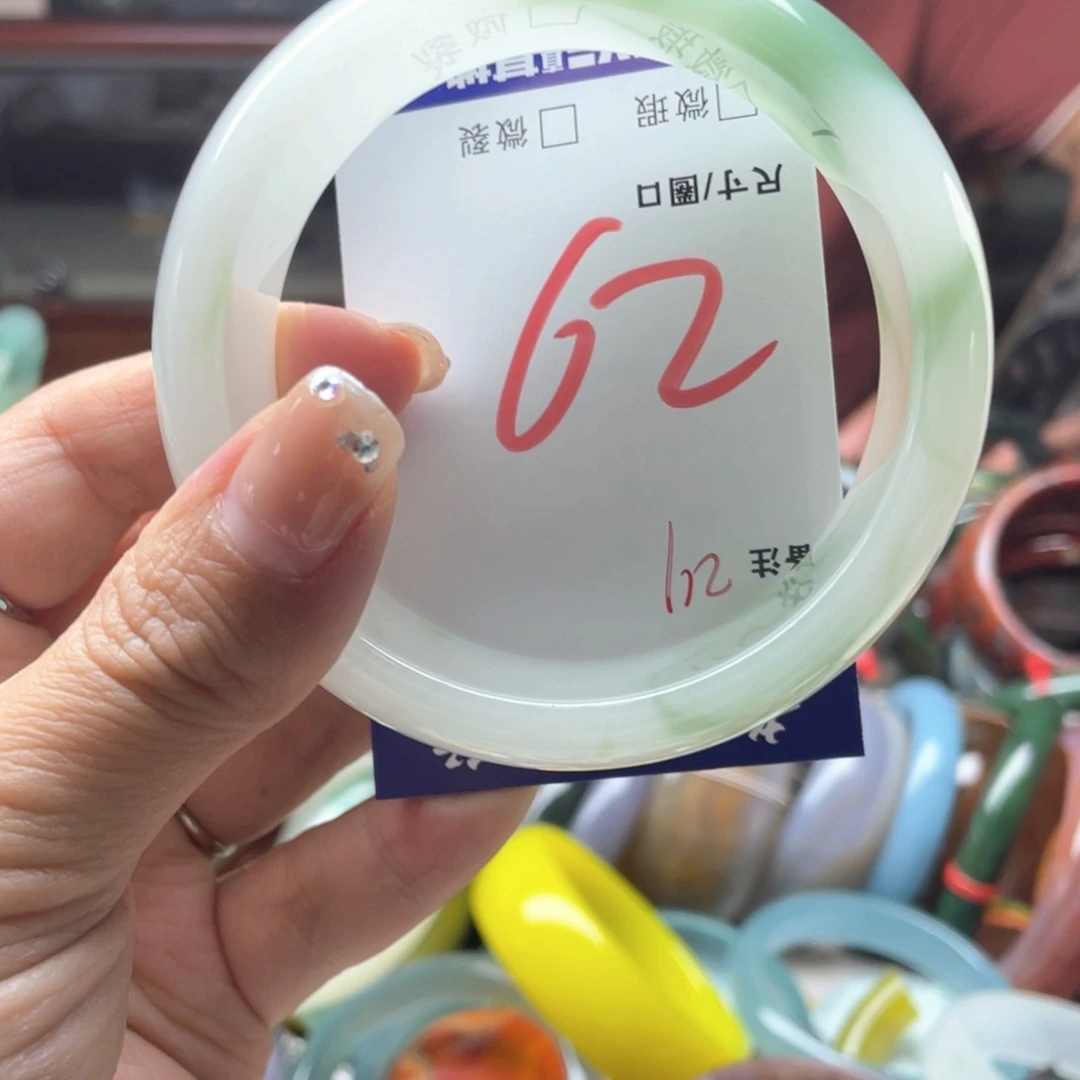 颈饰未镶嵌石英岩玉