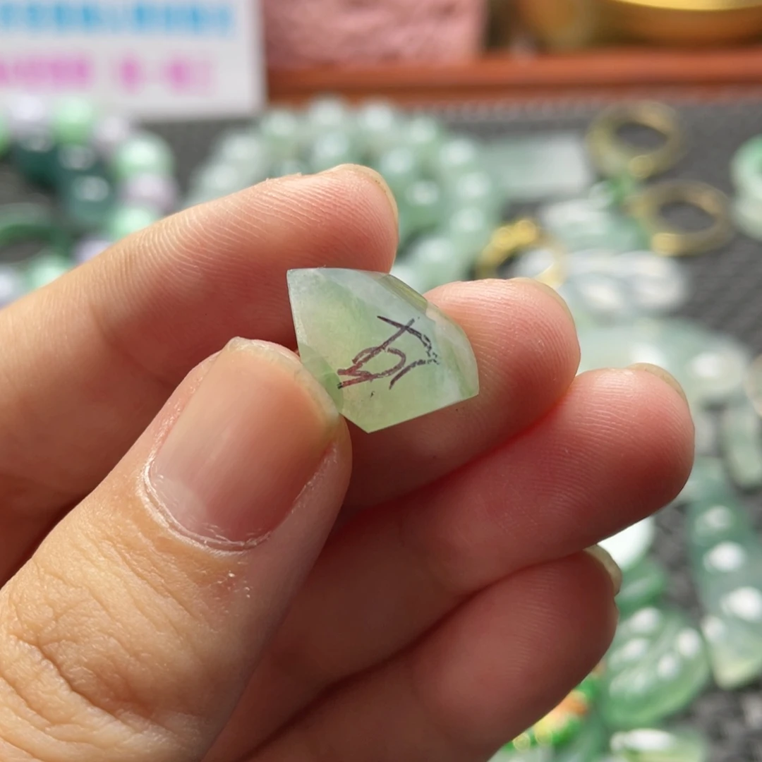 未镶嵌定制翡翠  翡翠