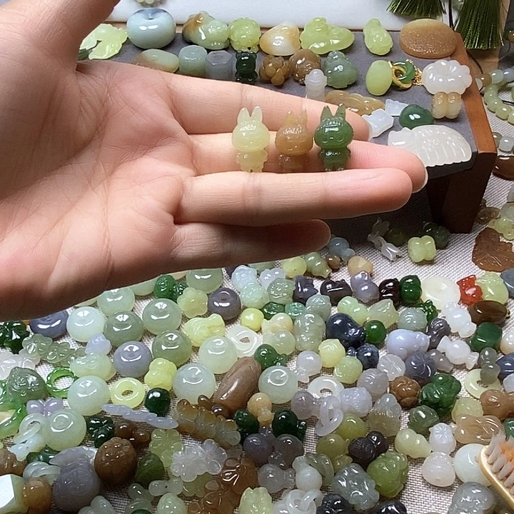 未镶嵌和田玉挂件拉布布150一个多样性发其一