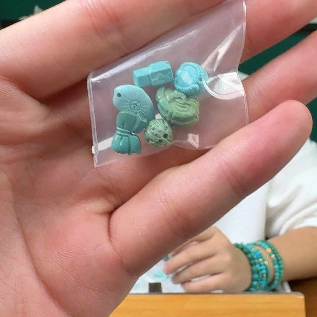 绿松石未镶嵌珠宝奇石