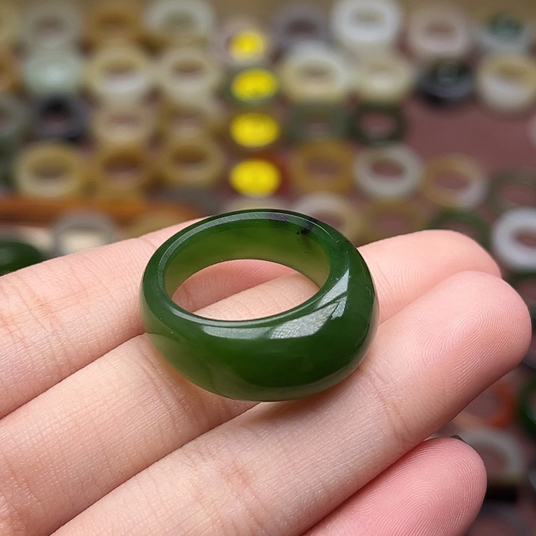 点***豆和田玉未镶嵌戒指