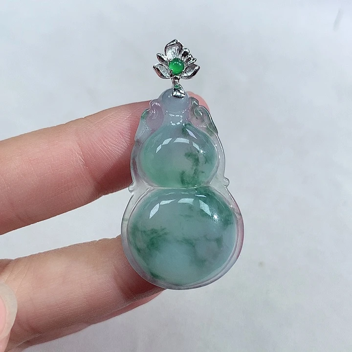 颈饰18K金镶嵌翡翠葫芦