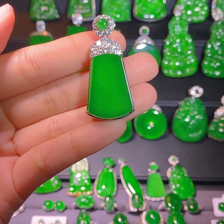 翡翠银S925镶嵌颈饰是