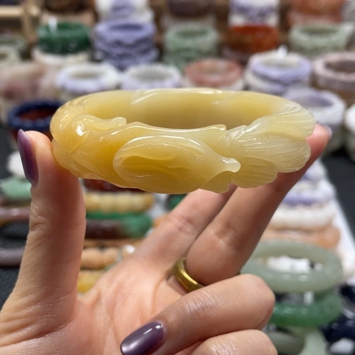 未镶嵌手镯石英质玉