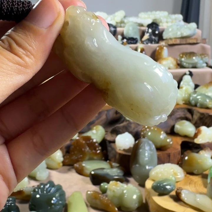 和田玉（糖玉）未镶嵌颈饰