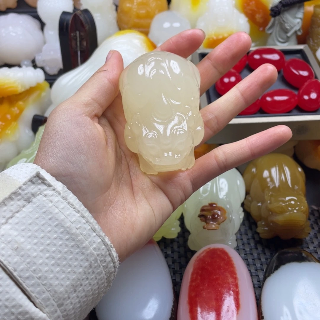 玉石雕刻把件 貔貅