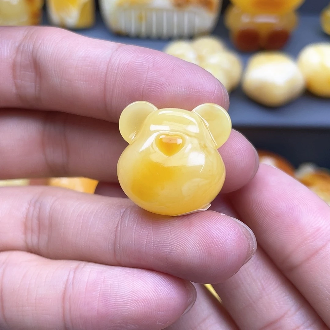 琥珀裸石未镶嵌燕*蜜蜡