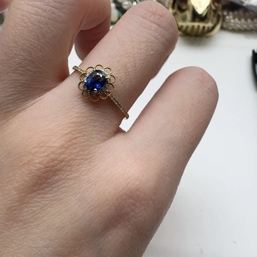 戒指18K金镶嵌蓝宝石