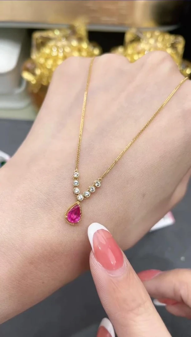 18K金镶嵌天然无烧红宝石项链