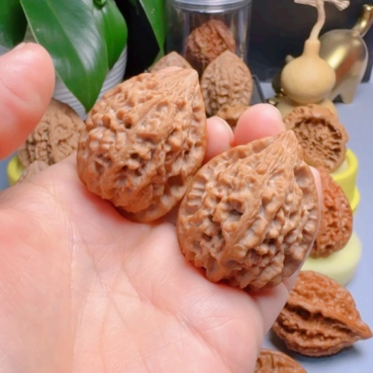 四***爷核桃十三陵鸡心文玩