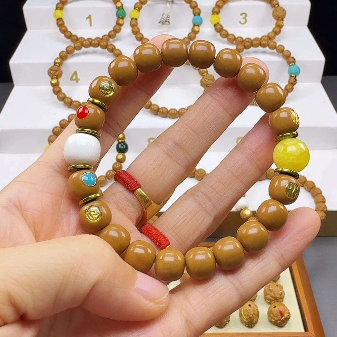 灞***奔吊坠猴头核桃猴头手串