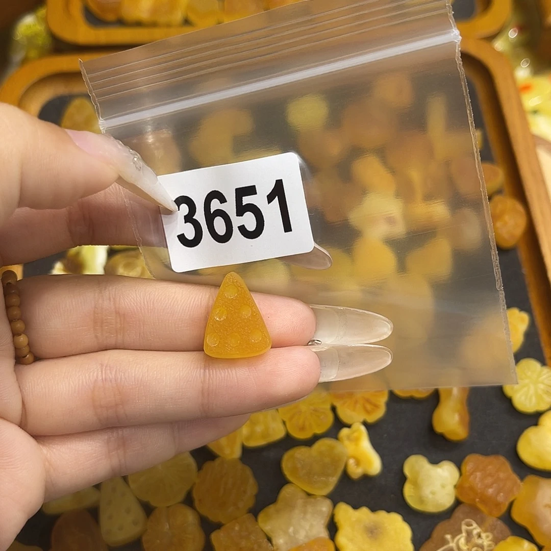 樱***≈琥珀未镶嵌珠宝奇石