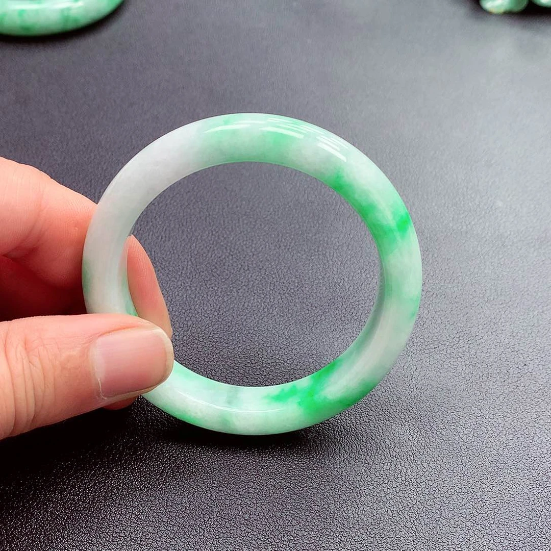 翡翠手镯未镶嵌缅甸翡翠