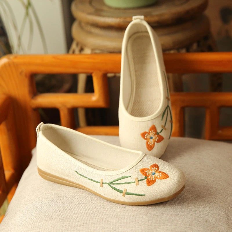 春夏老北京布鞋女鞋复古绣花鞋柔软防滑平底汉服舞蹈民族风女单鞋