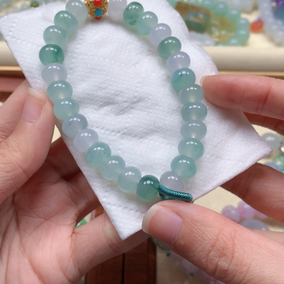 翡翠未镶嵌颈饰是