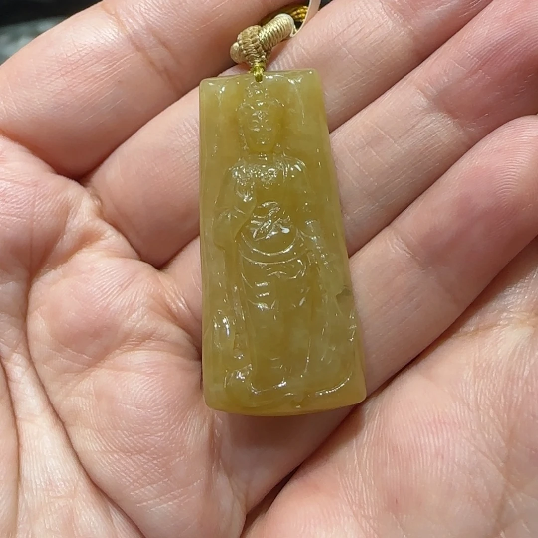 翡翠未镶嵌颈饰。。