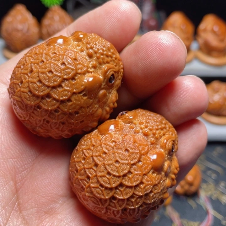 橄榄核手串/手链金币金蝉手球一对3.7左右