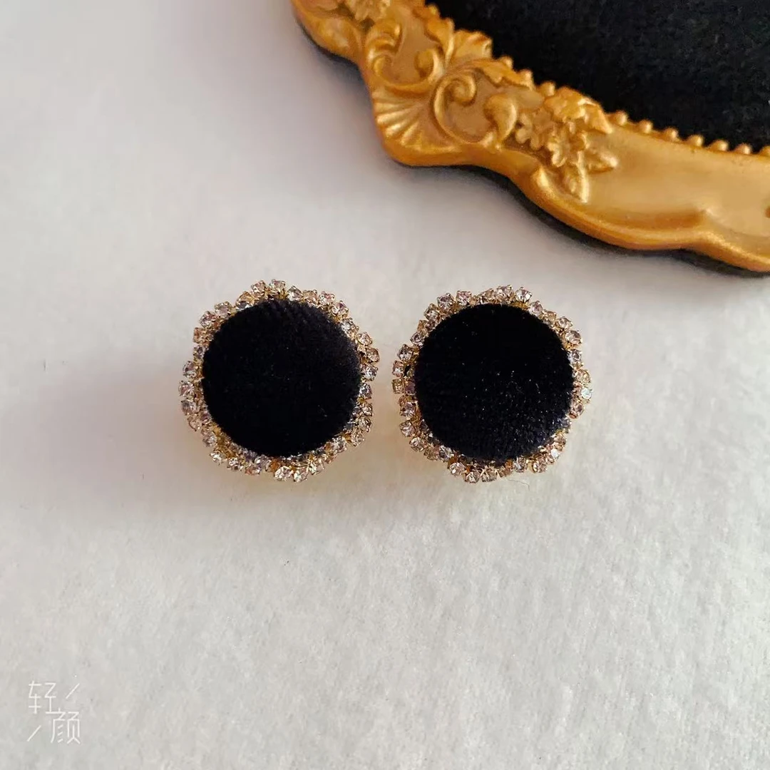 铜合金布艺耳饰 【新品上新】新款高级耳扣黑色【2.2厘米】耳钉A106